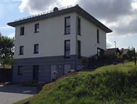 Wohnhaus Waldbrunn: Mineralischer Kalk-Innenputz, Wärmedämm-Verbundsystem, Wandschrift